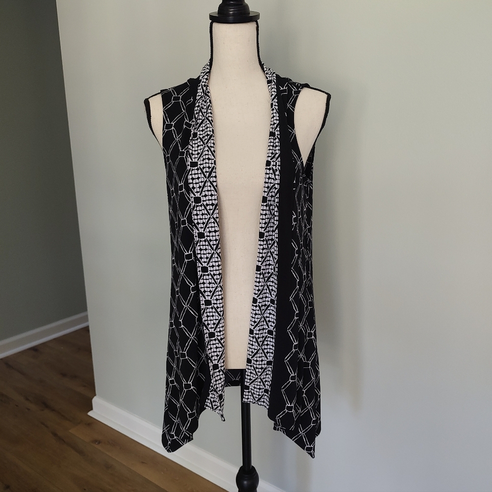 Chico's Travelers Black and White Chain Link Stretch Vest M